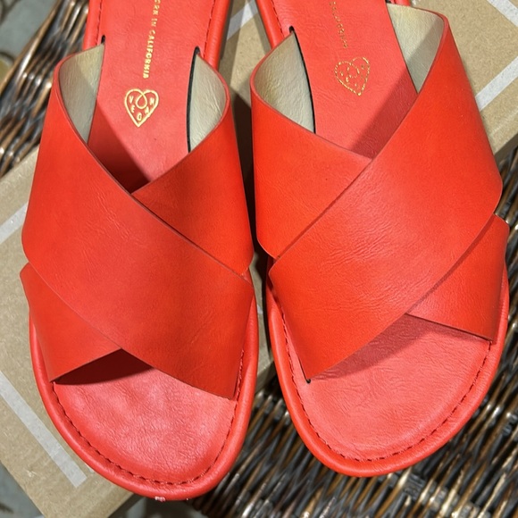 BORN IN CALIFORNIA SLIDES SUZE 9 1/2 - Picture 3 of 7